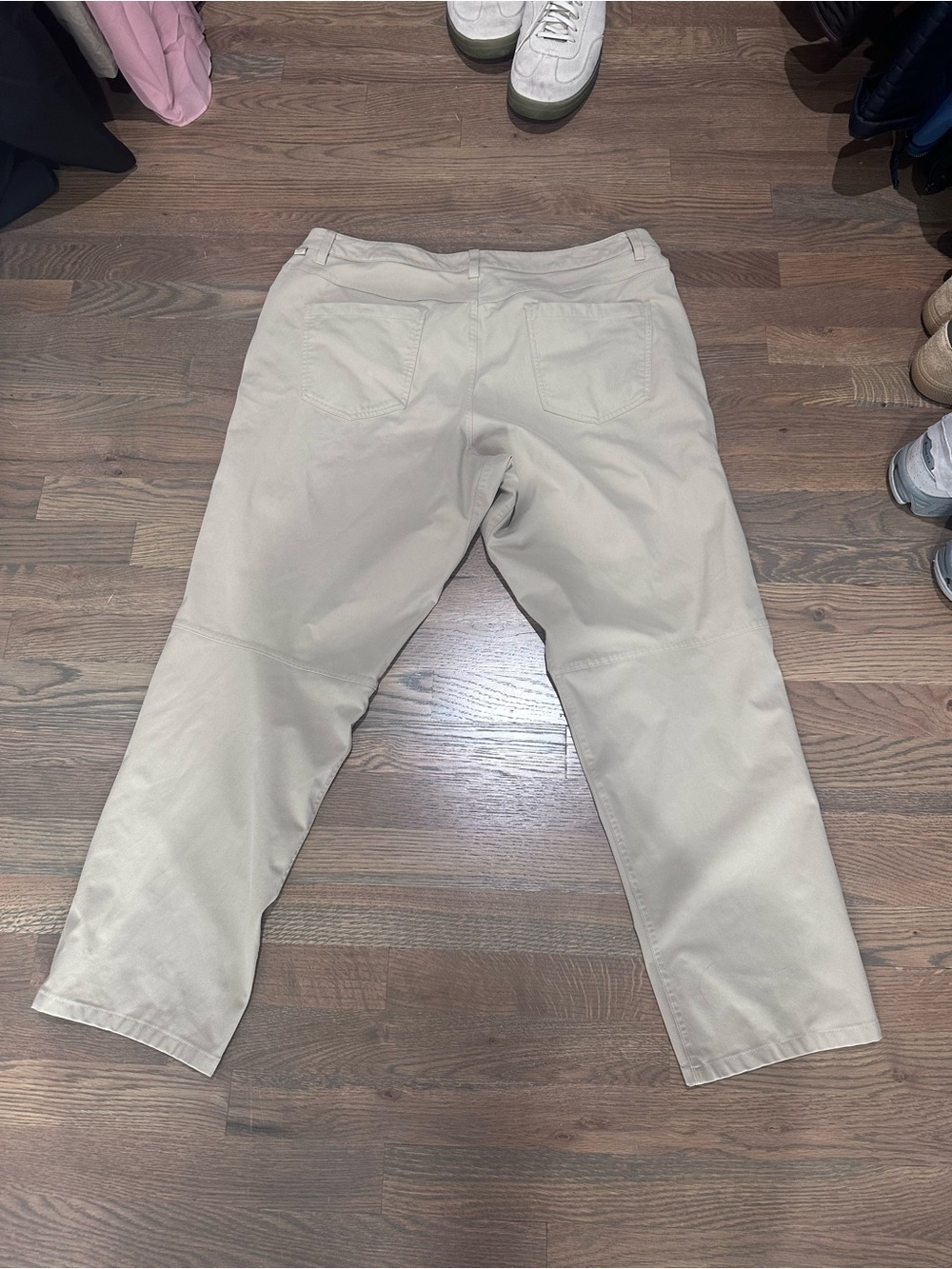 lululemon athletica Men's Chinos in Light Beige